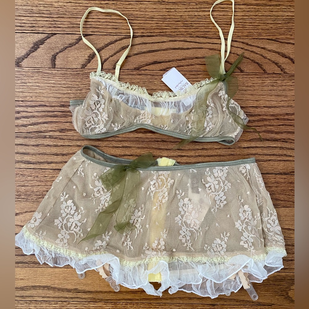 Lucy B garter skirt and bralet, Medium (AUS)
